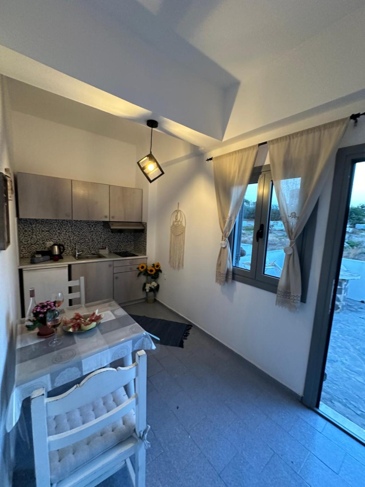 Nicole Rooms Santorini Vóthon 外观 照片